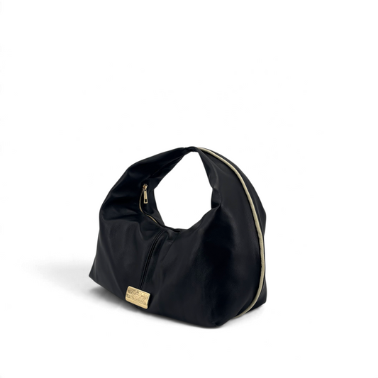 Borsa hobo nera Amatì in pelle con chiusura a zip e placca metallica dorata sul davanti