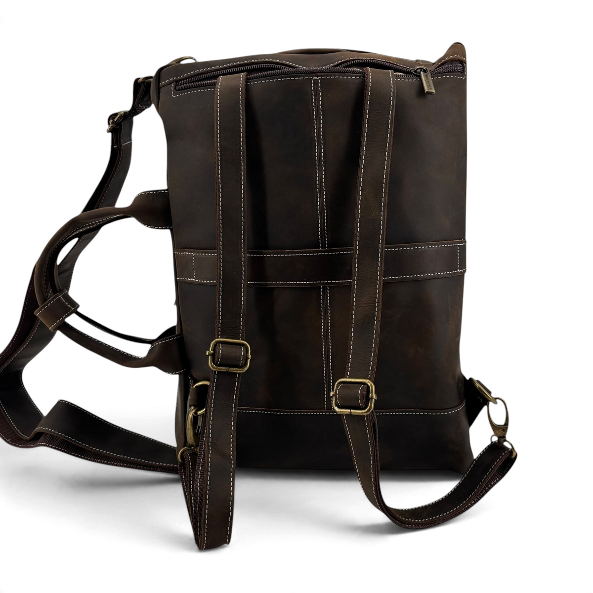 Vista posteriore della borsa zaino 3-in-1 Amatì Ares in vera pelle ingrassata marrone con spallacci regolabili