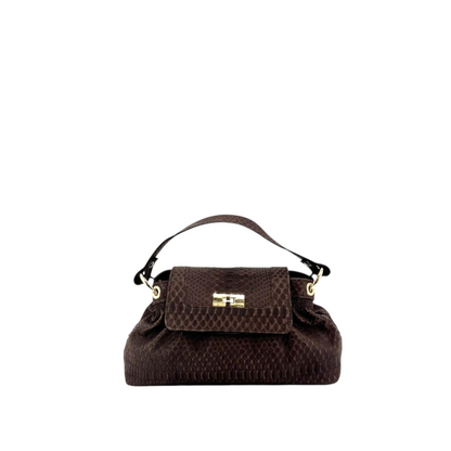 Borsa Amatì Ambra in pregiato pitone marrone con arricciatura e chiusura a girello in metallo dorato.