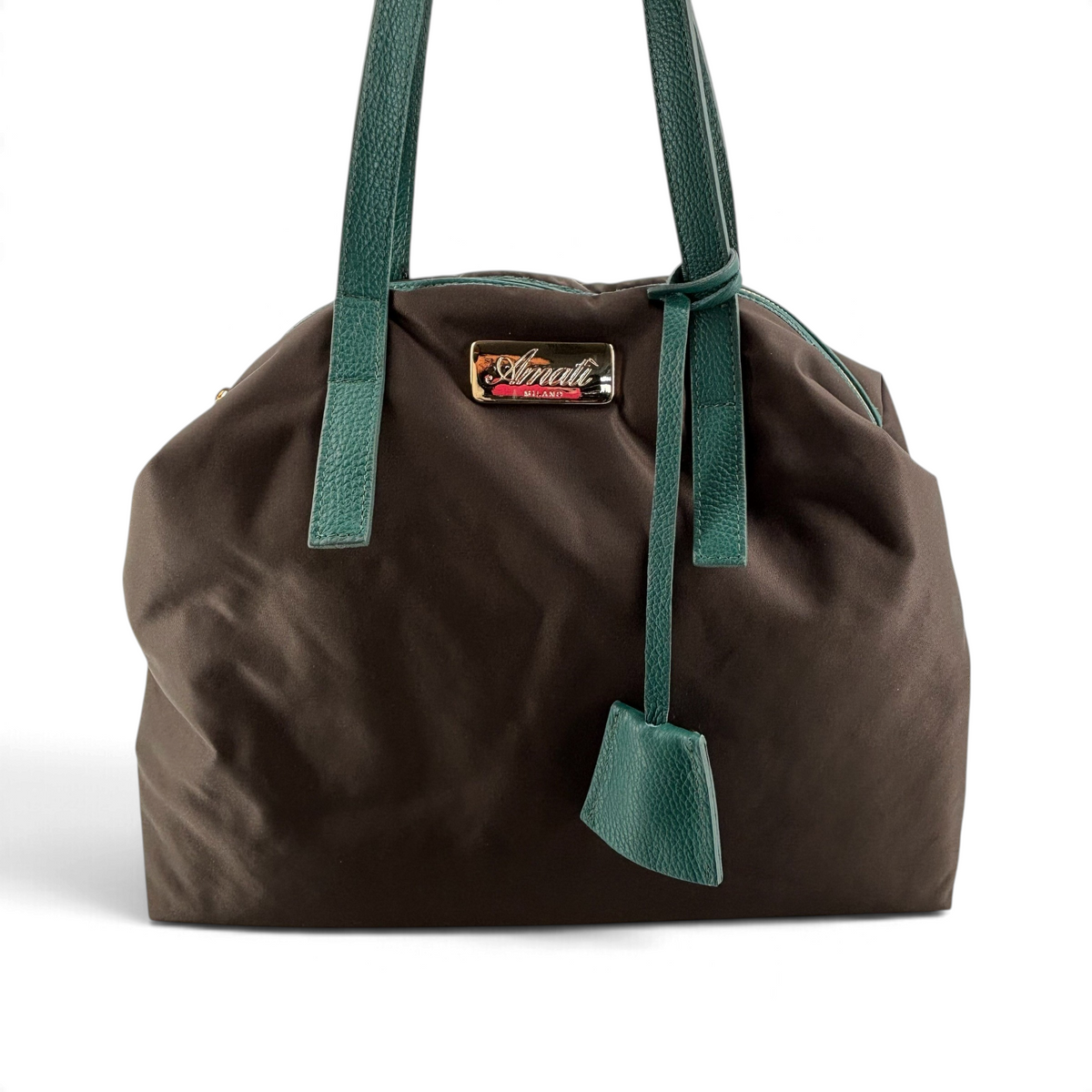 Borsa a spalla Amatì Aria in nylon marrone con manici in pelle verde e placca logo metallica, design Made in Italy