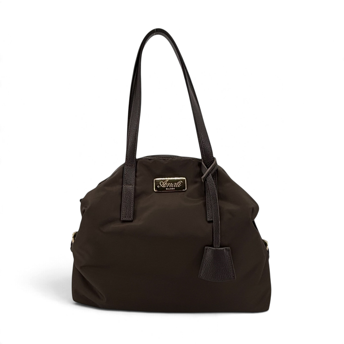 Borsa a spalla Amatì Aria in nylon marrone con manici in vera pelle e logo metallico frontale, design Made in Italy