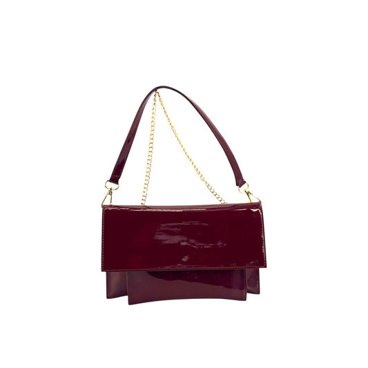 Borsa a spalla Amatì Dea in eco vernice bordeaux lucida con elegante catena dorata, design compatto Made in Italy