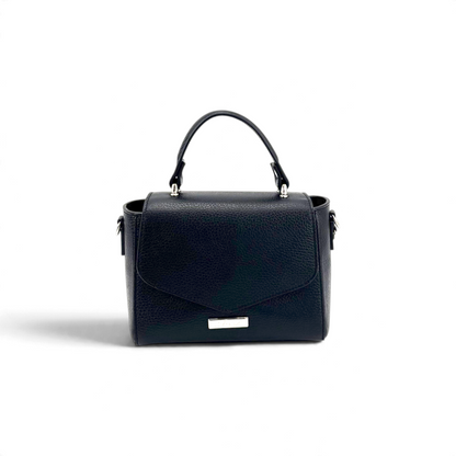 Borsa a mano Amatì Goccia in pelle dollaro nera con patta sagomata, manico superiore e logo metallico frontale