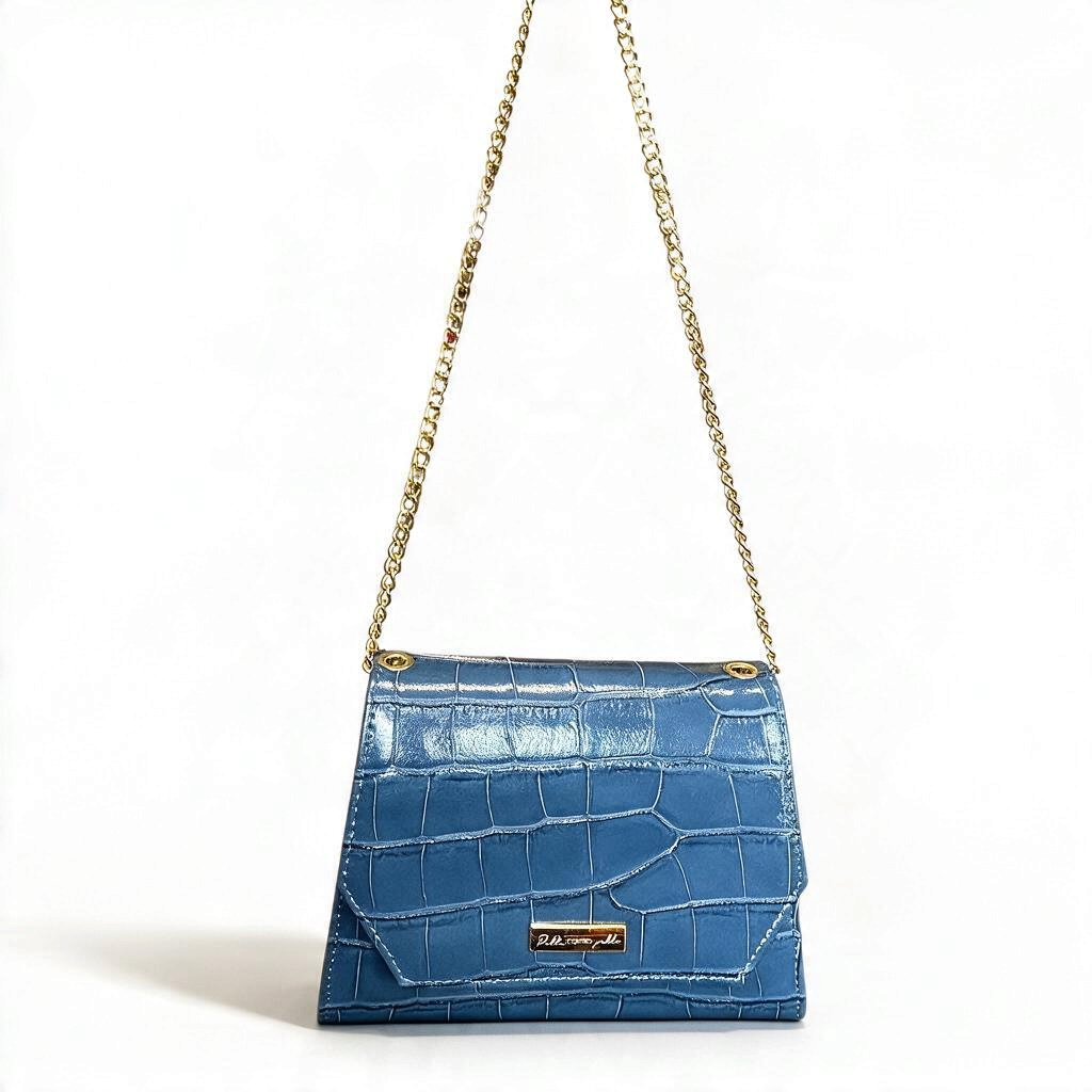 Borsa Amatì Lady in pelle blu stampa coccodrillo con tracolla a catena dorata e dettagli in metallo