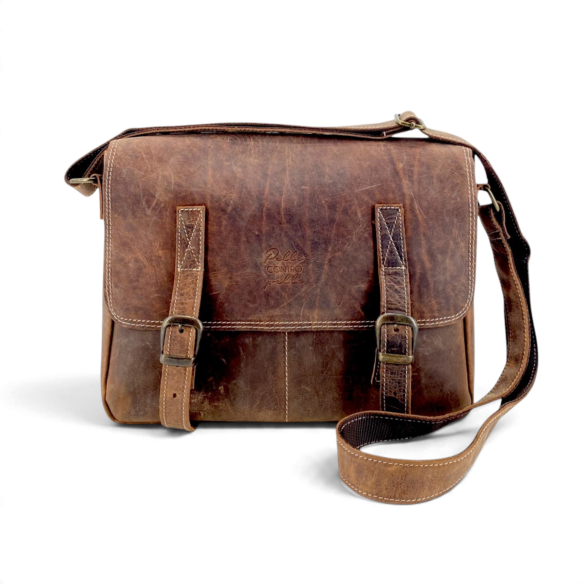 Borsa messenger Amatì Dante in cuoio anticato marrone con fibbie, tracolla regolabile e cuciture artigianali a vista.