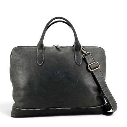 Borsa messenger Amatì Maat in pelle ingrassata nera con tracolla regolabile e cuciture a contrasto