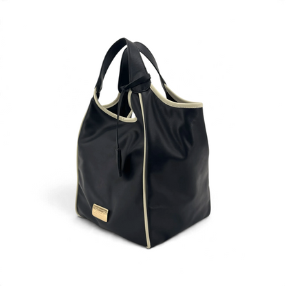 Borsa Amatì Nuvola nera in pelle con profili a contrasto color crema e placchetta dorata frontale
