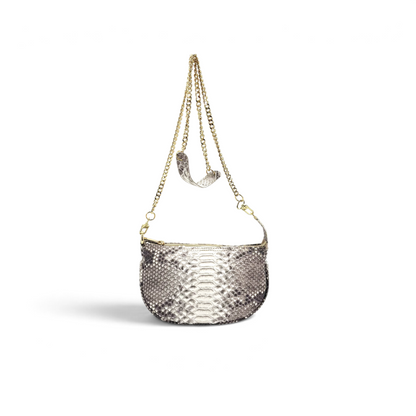Borsa Amatì Perla in vero pitone roccia con tracolla a catena oro removibile e chiusura zip dorata.