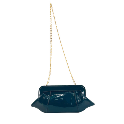Pochette da sera Amatì Queen in eco vernice ottanio lucida con chiusura a scatto e tracolla a catena dorata removibile
