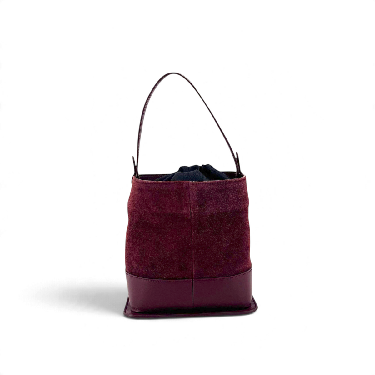 Borsa a secchiello Amatì in camoscio bordeaux con base rigida e manico superiore, design elegante e minimalista