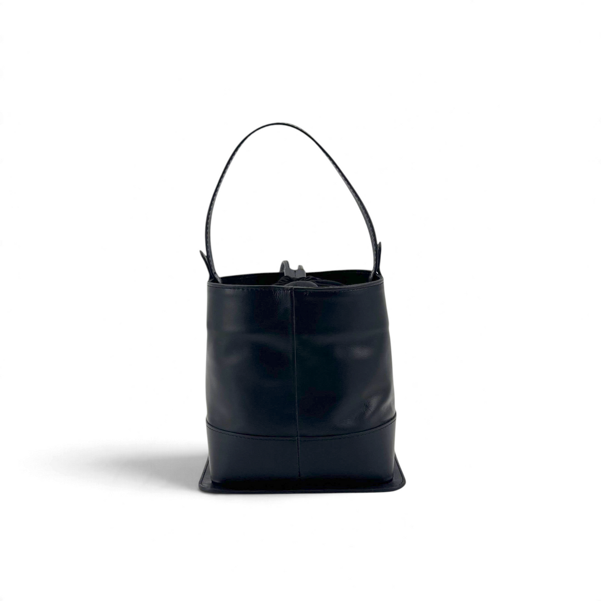 Borsa a secchiello Amatì nera in pelle con struttura rigida, manico superiore e chiusura a coulisse