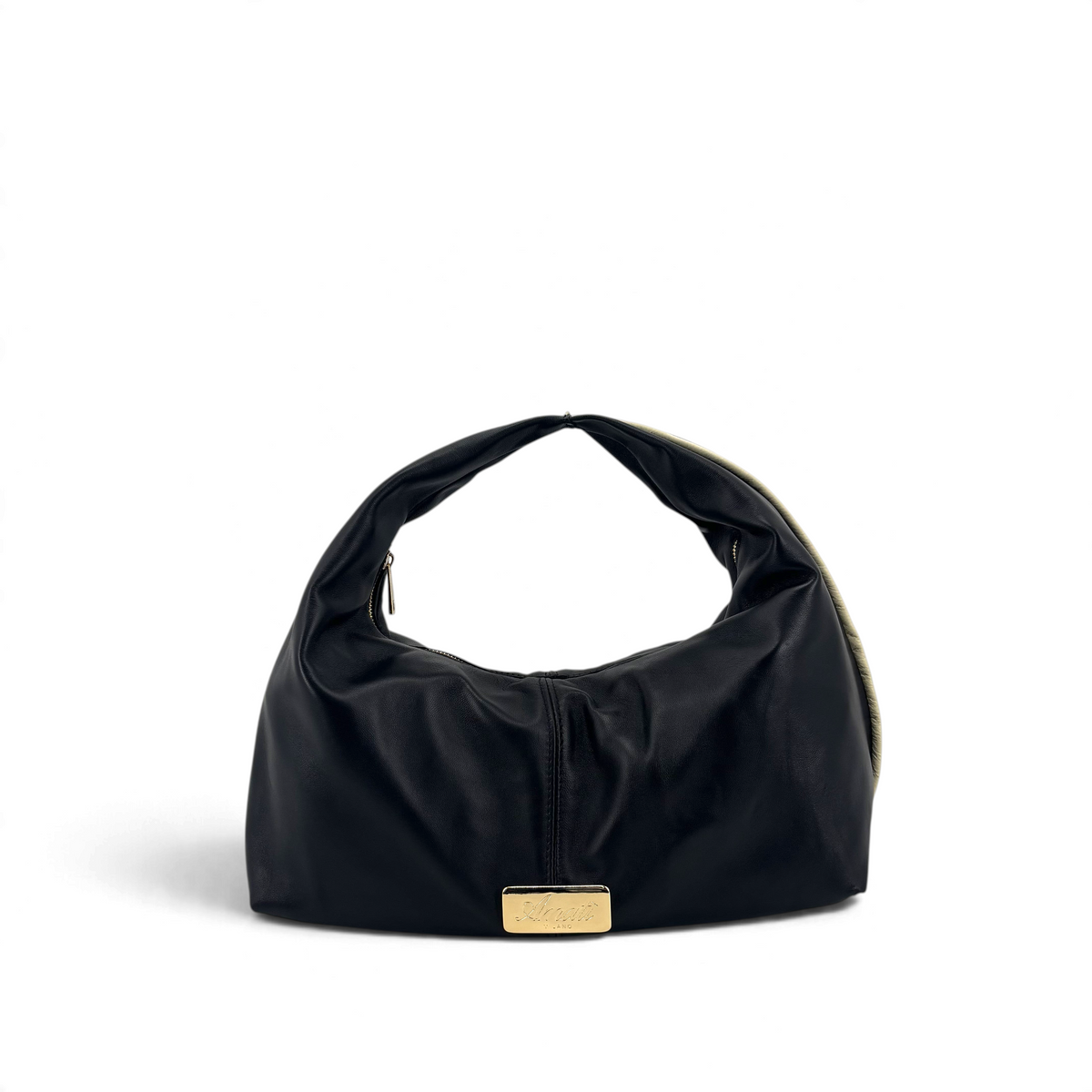 Borsa a spalla Amatì modello FIAMMA in morbida pelle nera con placca metallica dorata e design curvo