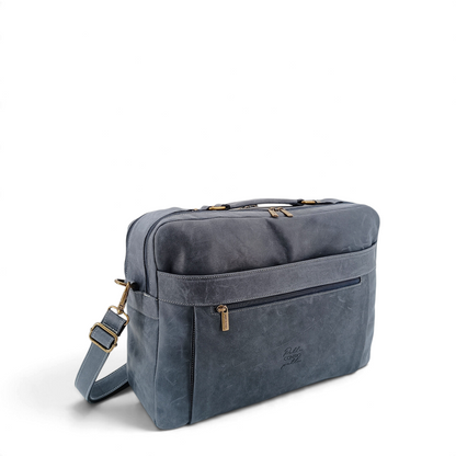 Cartella professionale Amatì Fremon in pelle ingrassata grigia con tracolla, scomparti con zip e vano per laptop.