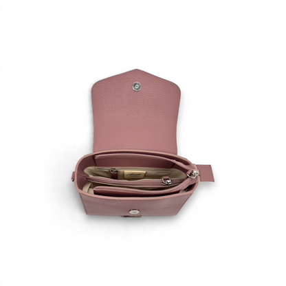Interno della borsa Amatì Goccia in pelle dollaro rosa con scomparti organizzati, cerniera e fodera interna.
