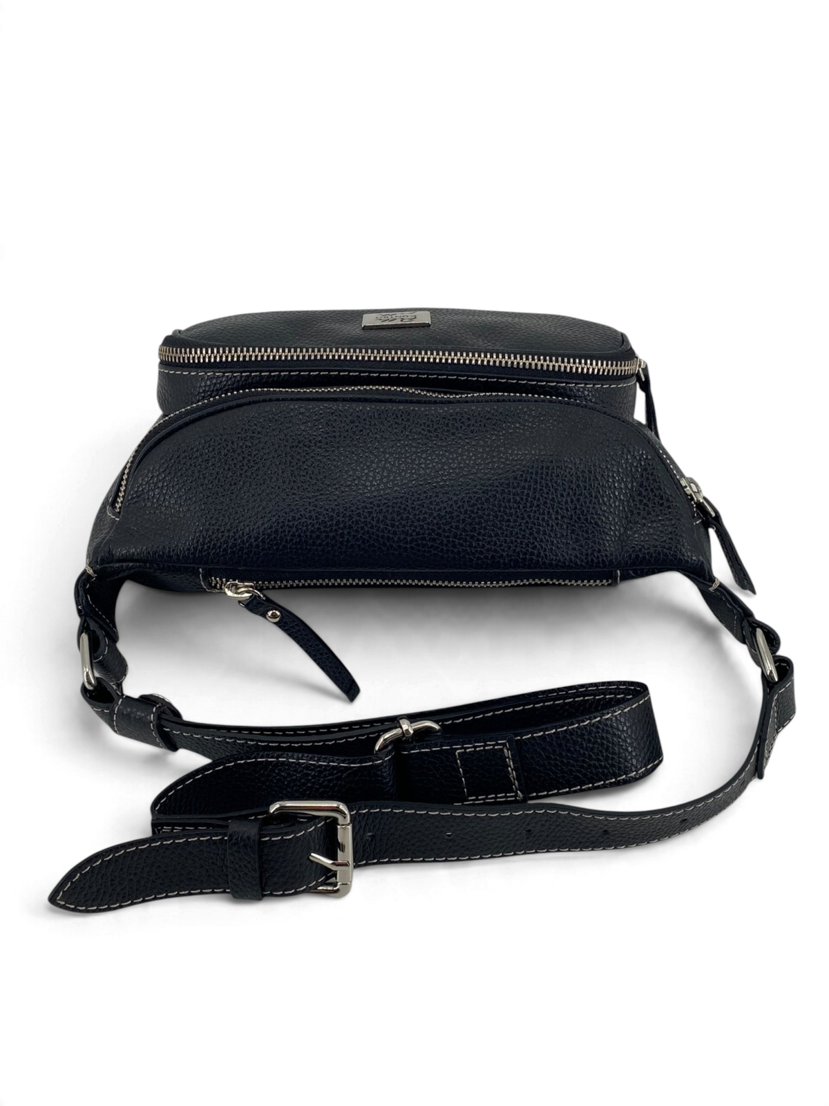 Marsupio Amatì Oregon in vera pelle martellata nera con tracolla regolabile e chiusure a zip, design artigianale.