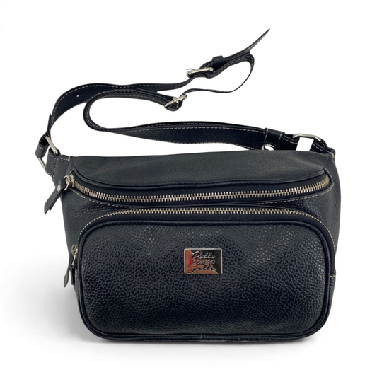 Marsupio Amatì Oregon in vera pelle martellata nera con tre tasche esterne e tracolla regolabile, stile artigianale.